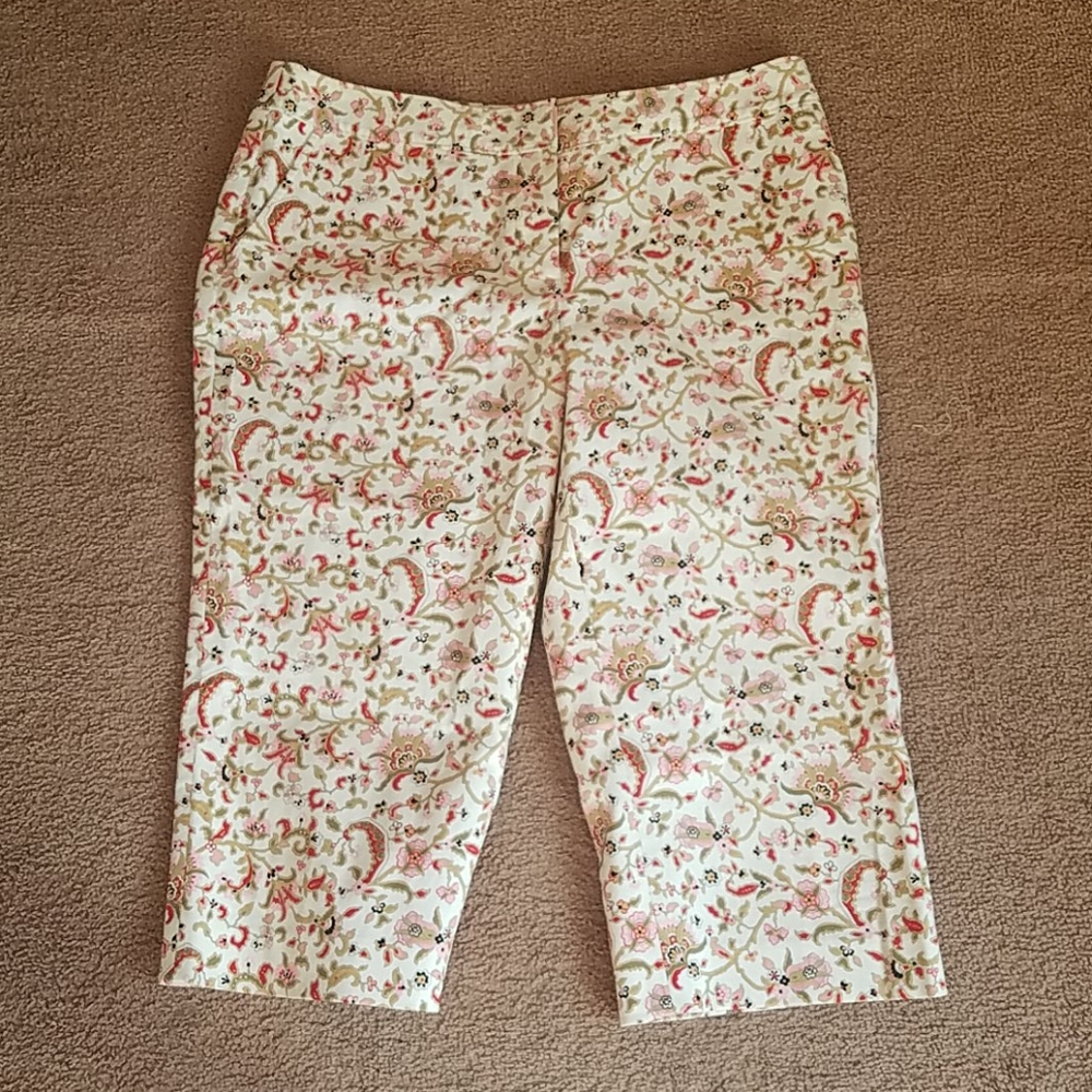 Tommy Bahama Floral Capris size 10